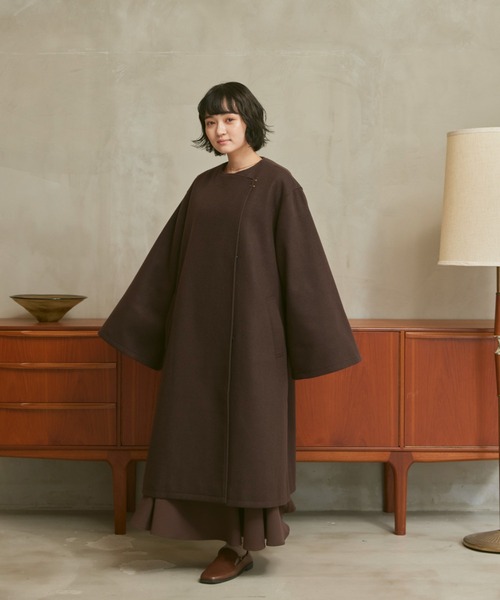 moi tytto(モイテュット)の「【低身長さん向けSサイズあり】ワイドスリーブノーカラーロングCT(ノーカラーコート・レディース・ナチュラル/ブラウン・SMALL/MEDIUM)」の20枚目の写真