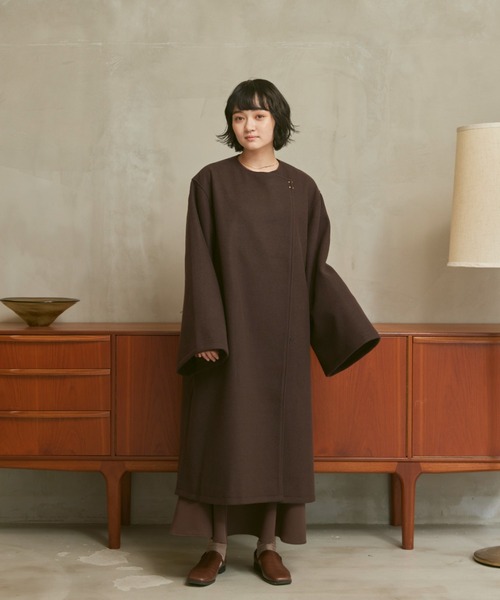 moi tytto(モイテュット)の「【低身長さん向けSサイズあり】ワイドスリーブノーカラーロングCT(ノーカラーコート・レディース・ナチュラル/ブラウン・SMALL/MEDIUM)」の21枚目の写真