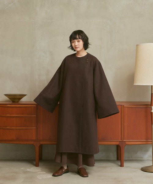 moi tytto(モイテュット)の「【低身長さん向けSサイズあり】ワイドスリーブノーカラーロングCT(ノーカラーコート・レディース・ナチュラル/ブラウン・SMALL/MEDIUM)」の22枚目の写真