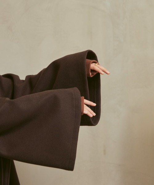 moi tytto(モイテュット)の「【低身長さん向けSサイズあり】ワイドスリーブノーカラーロングCT(ノーカラーコート・レディース・ナチュラル/ブラウン・SMALL/MEDIUM)」の3枚目の写真