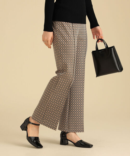 Ray BEAMS（レイビームス）の「Ray BEAMS / カット ジャカード フレア パンツ（その他パンツ・レディース・ベージュ/グリーン・0/1）」の10枚目の写真