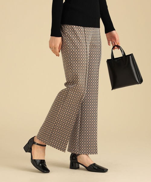 Ray BEAMS（レイビームス）の「Ray BEAMS / カット ジャカード フレア パンツ（その他パンツ・レディース・ベージュ/グリーン・0/1）」の3枚目の写真