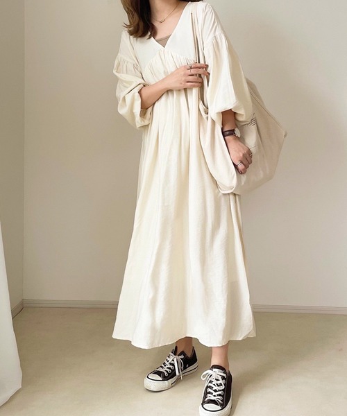 chocomee（チョコミー）の「vネックボリュームワンピ（ワンピース・レディース・ブラウン/アイボリー・ONESIZE）」の2枚目の写真