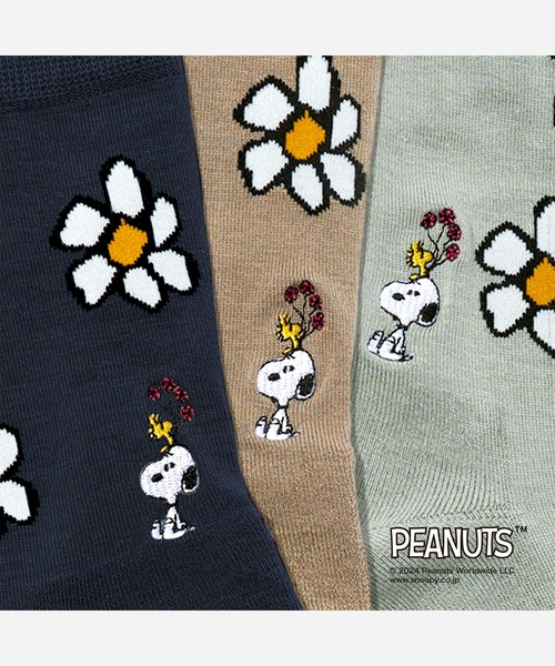 CHICSTOCKS（シックストックス）の「SNOOPY×CHICSTOCKS［フラワー］（ソックス/靴下・レディース・アイボリー/ライトブルー/ネイビー/グレイッシュベージュ/ライトグリーン・SMALL/MEDIUM/LARGE）」の10枚目の写真