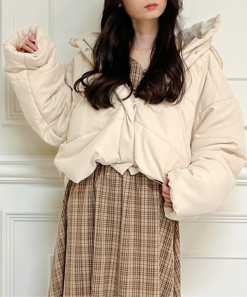 MIIA(ミーア)の「ショートエコダウンジャケット(ダウンジャケット/コート・レディース・ベージュ/オフホワイト/ブラック・FREE)」の8枚目の写真