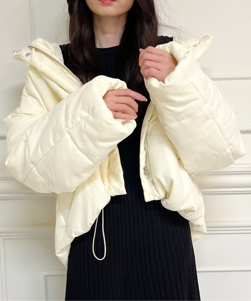 MIIA(ミーア)の「ショートエコダウンジャケット(ダウンジャケット/コート・レディース・ベージュ/オフホワイト/ブラック・FREE)」の15枚目の写真