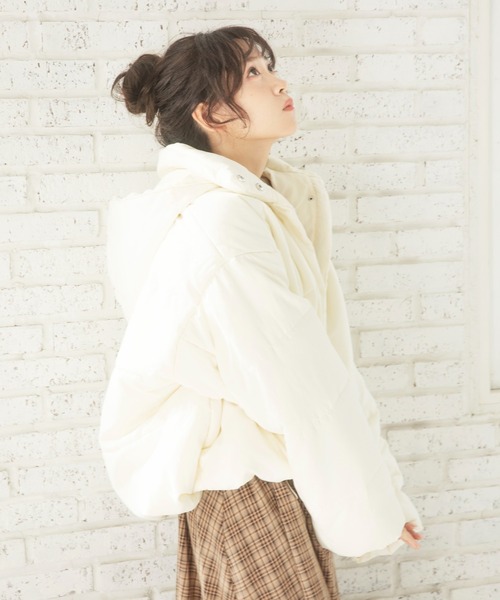 MIIA(ミーア)の「ショートエコダウンジャケット(ダウンジャケット/コート・レディース・ベージュ/オフホワイト/ブラック・FREE)」の22枚目の写真