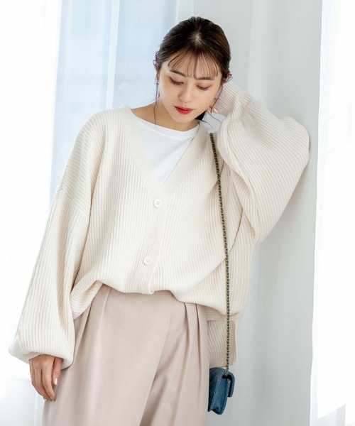 fifth（フィフス）の「袖ボリュームニットカーディガン（カーディガン/ボレロ・レディース・ピンク/オフホワイト/ネイビー/ブラック・S/M）」の2枚目の写真