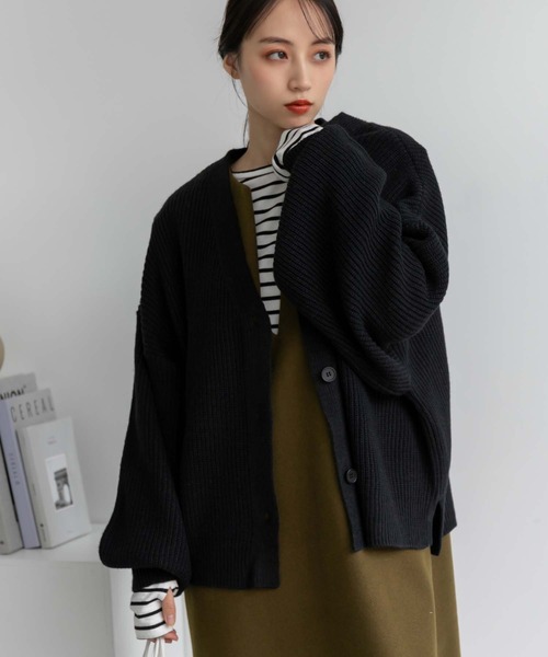 fifth（フィフス）の「袖ボリュームニットカーディガン（カーディガン/ボレロ・レディース・ピンク/オフホワイト/ネイビー/ブラック・S/M）」の3枚目の写真