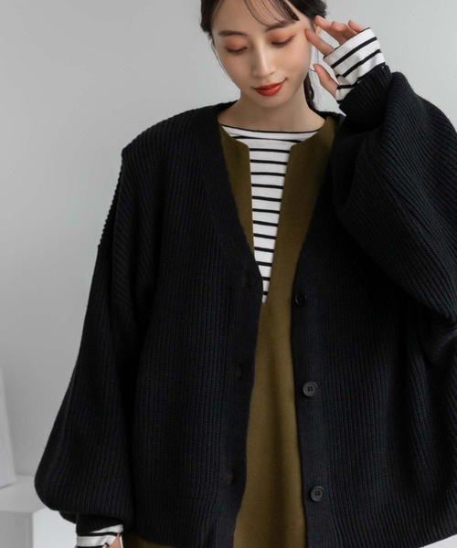 fifth（フィフス）の「袖ボリュームニットカーディガン（カーディガン/ボレロ・レディース・ピンク/オフホワイト/ネイビー/ブラック・S/M）」の7枚目の写真