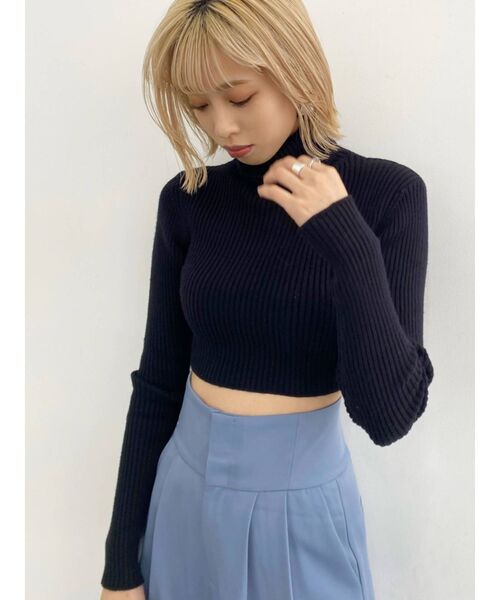 EMODA(エモダ)の「ハイネッククロップニット(ニット/セーター・レディース・ホワイト/ブラック/ピンク/ベージュ/ブルー・FREE)」の1枚目の写真