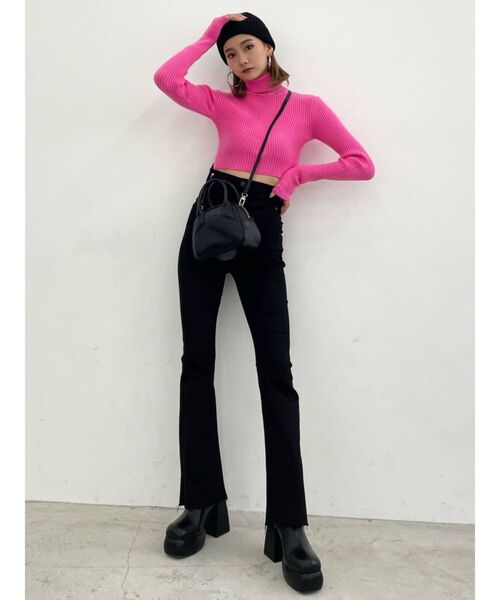 EMODA(エモダ)の「ハイネッククロップニット(ニット/セーター・レディース・ホワイト/ブラック/ピンク/ベージュ/ブルー・FREE)」の8枚目の写真