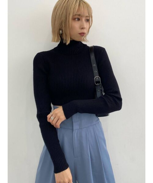 EMODA(エモダ)の「ハイネッククロップニット(ニット/セーター・レディース・ホワイト/ブラック/ピンク/ベージュ/ブルー・FREE)」の11枚目の写真