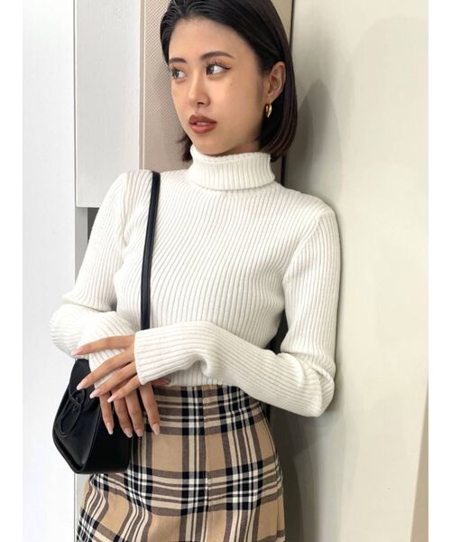 EMODA(エモダ)の「ハイネッククロップニット(ニット/セーター・レディース・ホワイト/ブラック/ピンク/ベージュ/ブルー・FREE)」の20枚目の写真