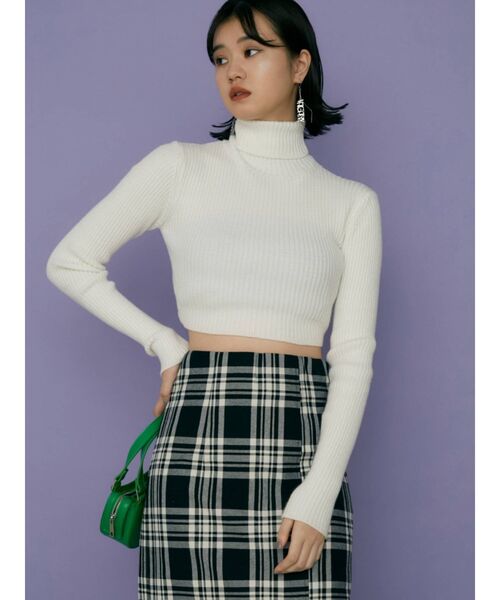 EMODA(エモダ)の「ハイネッククロップニット(ニット/セーター・レディース・ホワイト/ブラック/ピンク/ベージュ/ブルー・FREE)」の22枚目の写真