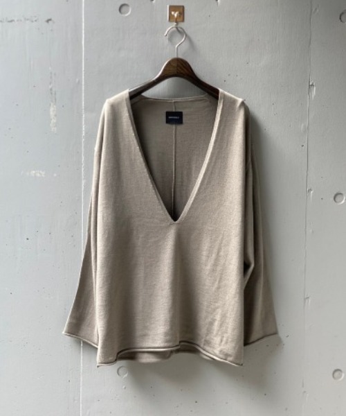 DROIT BELLO(ドロイトベロ)の「DROIT BELLO(ドロイトベロ) エルボーホールデザインニット(ニット/セーター・レディース・ブラック/ベージュ/グリーン・38)」の2枚目の写真