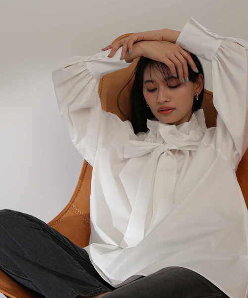 NATURAL BEAUTY BASIC（ナチュラルビューティーベーシック）の「【VERY掲載】ビッグボウブラウス（シャツ/ブラウス・レディース・オフホワイト/ラベンダー/ブルー・SMALL/MEDIUM）」の22枚目の写真