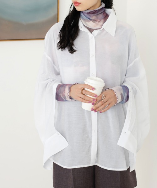 【新品】Sia la luce シアラルーチェ★スリットシャツ　ブラウス 紺42 新品】Sia la luce シアラルーチェ☆スリットシャツ ブラウス 紺
