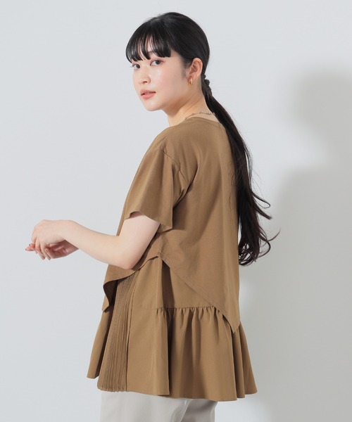 BEAMS HEART(ビームスハート)の「BEAMS HEART / アシンメトリープリーツ 異素材プルオーバー(Tシャツ/カットソー・レディース・オフホワイト/カーキ/クリアブラック・FREE)」の10枚目の写真