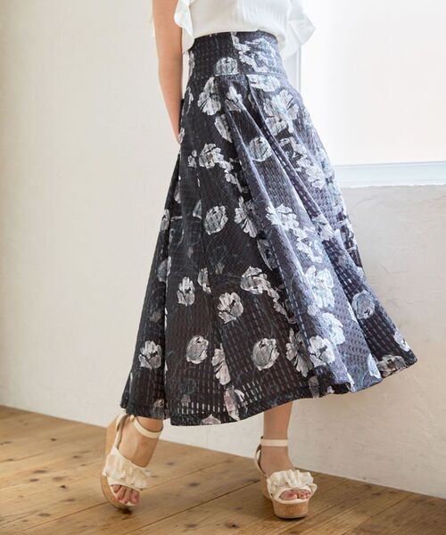 MAJESTIC LEGON(マジェスティックレゴン)の「フカフカフリルサンダル(サンダル・レディース・アイボリー/ブラック/グレイッシュベージュ・MEDIUM/LARGE/SMALL/X-LARGE)」の10枚目の写真