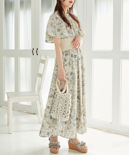 MAJESTIC LEGON(マジェスティックレゴン)の「フカフカフリルサンダル(サンダル・レディース・アイボリー/ブラック/グレイッシュベージュ・MEDIUM/LARGE/SMALL/X-LARGE)」の12枚目の写真