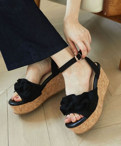 MAJESTIC LEGON(マジェスティックレゴン)の「フカフカフリルサンダル(サンダル・レディース・アイボリー/ブラック/グレイッシュベージュ・MEDIUM/LARGE/SMALL/X-LARGE)」の17枚目の写真