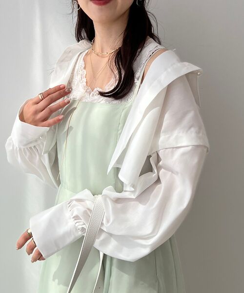 MAJESTIC LEGON（マジェスティックレゴン）の「パールボタン肩あき2wayシャツ（シャツ/ブラウス・レディース・ネイビー/ピンク/イエロー/オフホワイト/ブルー系その他2・MEDIUM）」の2枚目の写真