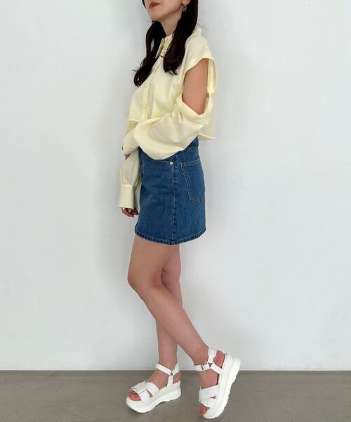 MAJESTIC LEGON（マジェスティックレゴン）の「パールボタン肩あき2wayシャツ（シャツ/ブラウス・レディース・ネイビー/ピンク/イエロー/オフホワイト/ブルー系その他2・MEDIUM）」の11枚目の写真