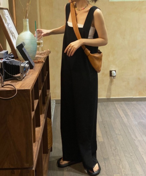 SHEENA（シーナ）の「裾スリットリラックスサロペット（サロペット/オーバーオール・レディース・ブラック・M/S）」の6枚目の写真