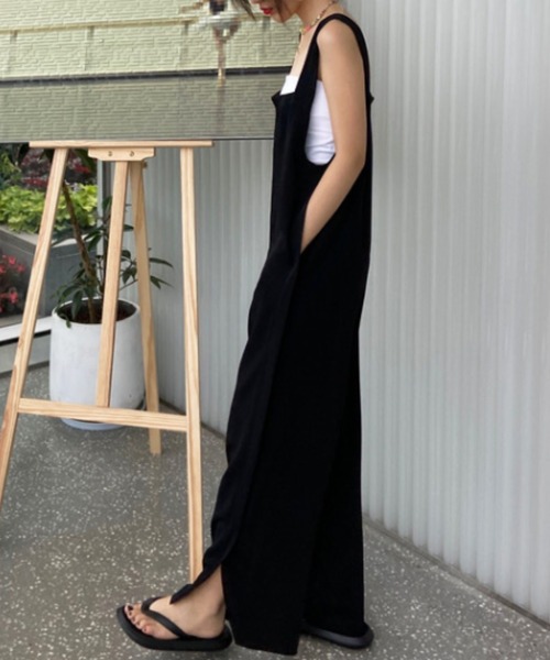 SHEENA（シーナ）の「裾スリットリラックスサロペット（サロペット/オーバーオール・レディース・ブラック・M/S）」の4枚目の写真