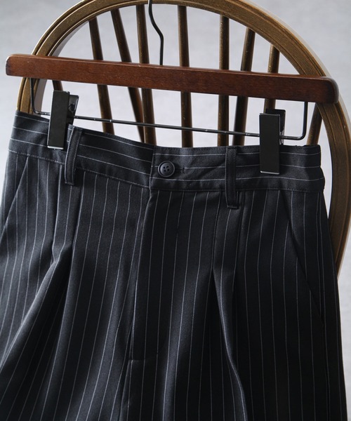 NILWAY（ニルウェイ）の「2タック ストライプ ワイド ストレート スラックス（スラックス・メンズ・ブラック/ネイビー/ブラウン/ライトグレー・SMALL/MEDIUM/LARGE）」の9枚目の写真