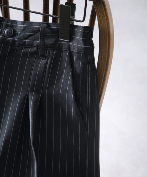 NILWAY（ニルウェイ）の「2タック ストライプ ワイド ストレート スラックス（スラックス・メンズ・ブラック/ネイビー/ブラウン/ライトグレー・SMALL/MEDIUM/LARGE）」の5枚目の写真