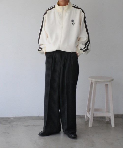 NILWAY（ニルウェイ）の「2タック ストライプ ワイド ストレート スラックス（スラックス・メンズ・ブラック/ネイビー/ブラウン/ライトグレー・SMALL/MEDIUM/LARGE）」の19枚目の写真