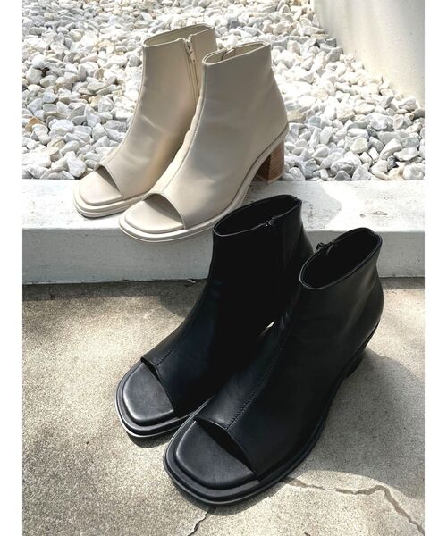 EMODA(エモダ)の「オープントゥーフィットブーツ(ブーツ・レディース・ブラック/アイボリー・LARGE/SMALL/MEDIUM)」の3枚目の写真