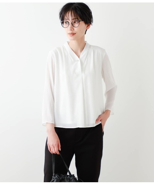 NEWYORKER(ニューヨーカー)の「TR天竺シルキーナデシン Vタックネックカットソー(Tシャツ/カットソー・レディース・ピンク/ホワイト/グレイッシュベージュ・L/M)」の2枚目の写真