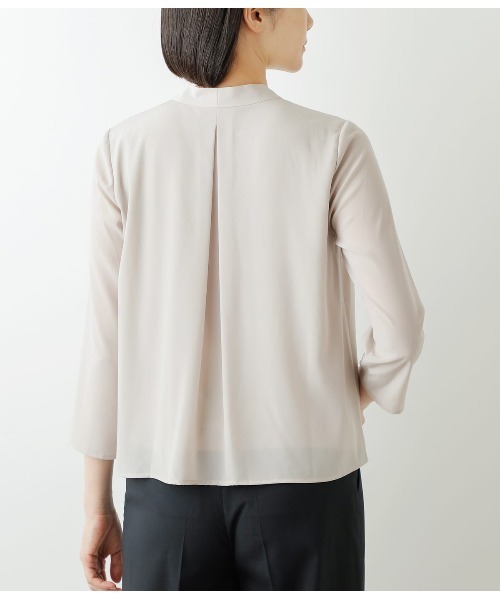 NEWYORKER(ニューヨーカー)の「TR天竺シルキーナデシン Vタックネックカットソー(Tシャツ/カットソー・レディース・ピンク/ホワイト/グレイッシュベージュ・L/M)」の5枚目の写真