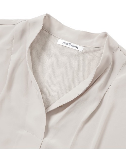 NEWYORKER(ニューヨーカー)の「TR天竺シルキーナデシン Vタックネックカットソー(Tシャツ/カットソー・レディース・ピンク/ホワイト/グレイッシュベージュ・L/M)」の8枚目の写真