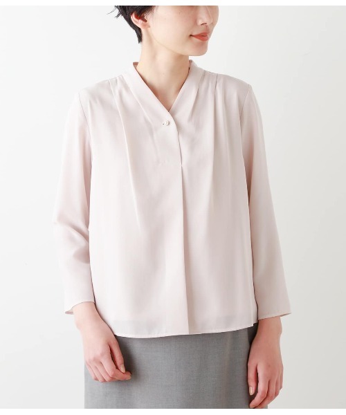 NEWYORKER(ニューヨーカー)の「TR天竺シルキーナデシン Vタックネックカットソー(Tシャツ/カットソー・レディース・ピンク/ホワイト/グレイッシュベージュ・L/M)」の14枚目の写真