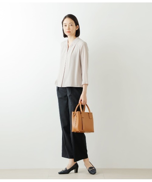 NEWYORKER(ニューヨーカー)の「TR天竺シルキーナデシン Vタックネックカットソー(Tシャツ/カットソー・レディース・ピンク/ホワイト/グレイッシュベージュ・L/M)」の18枚目の写真