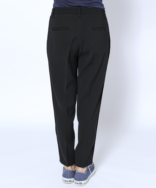 MILKFED.（ミルクフェド）の「SIDE TAPE PANT（その他パンツ・レディース・ブラック・SMALL/MEDIUM）」の3枚目の写真