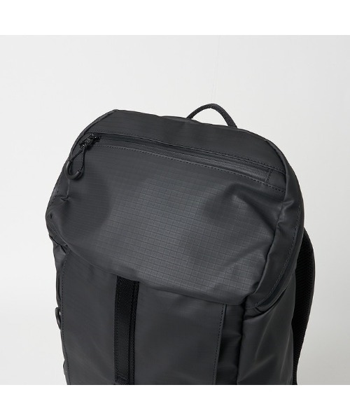 J.LINDEBERG(ジェイリンドバーグ)の「J.LINDEBERG(ジェイリンドバーグ)軽量防水バックパック(トートバッグ・メンズ・ブラック・99)」の9枚目の写真