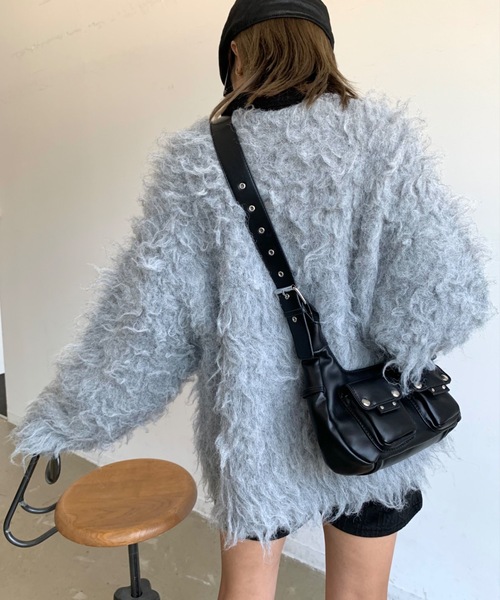 SHAGGIE（シャギー）の「ウール深Vネックシャギーオーバーニット（ニット/セーター・レディース・ブラック/グレー/ピンク/ブルー・FREE）」の8枚目の写真