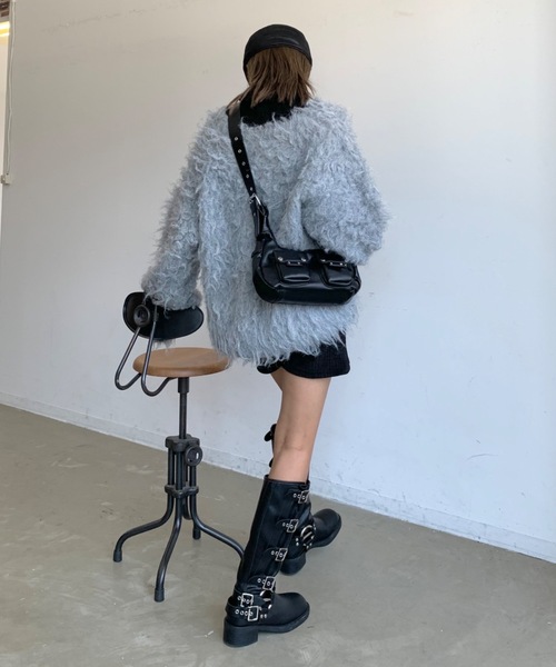 SHAGGIE（シャギー）の「ウール深Vネックシャギーオーバーニット（ニット/セーター・レディース・ブラック/グレー/ピンク/ブルー・FREE）」の11枚目の写真