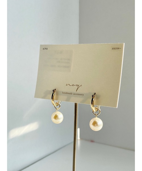 CERCA（チェルカ）の「『NoY.ノイ』クリスタパールフープ2wayイヤリング/大人きれいめカジュアル（イヤリング・レディース・ホワイト/ブラウン・FREE）」の5枚目の写真