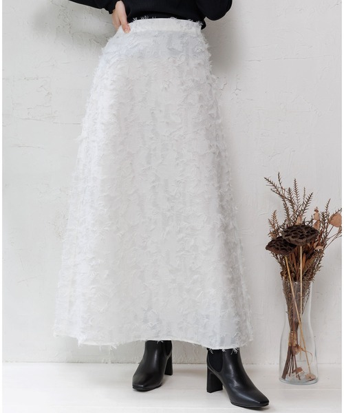 mili an deni（ミリアンデニ）の「フリンジAラインスカート（スカート・レディース・オフホワイト/ピンクベージュ/ブラック・M）」の2枚目の写真