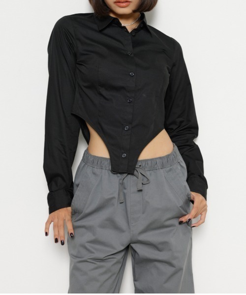 LAGUA GEM(ラグアジェム)の「CURVE CUT シャツ(Tシャツ/カットソー・レディース・ブラック/ホワイト・FREE)」の1枚目の写真