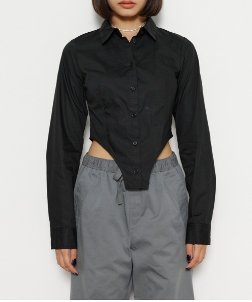 LAGUA GEM(ラグアジェム)の「CURVE CUT シャツ(Tシャツ/カットソー・レディース・ブラック/ホワイト・FREE)」の5枚目の写真