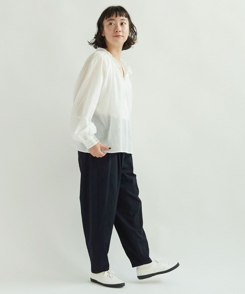 yuni(ユニ )の「●キャッワッシャー2WAYギャザーカラーショートブラウス 1701BL001241(シャツ/ブラウス・レディース・ホワイト/グリーン/サックスブルー/ブラック・FREE)」の10枚目の写真