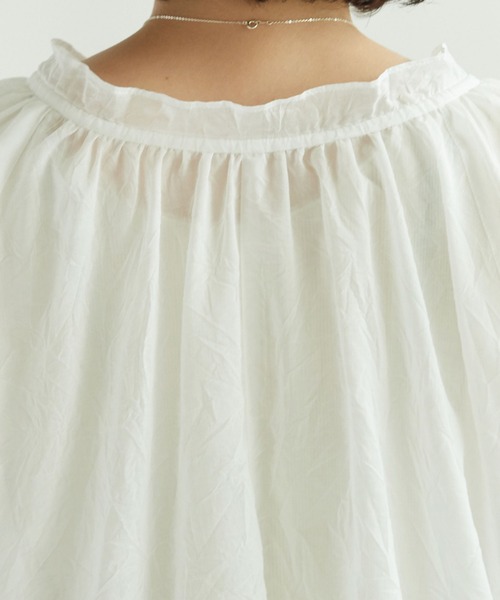 yuni(ユニ )の「●キャッワッシャー2WAYギャザーカラーショートブラウス 1701BL001241(シャツ/ブラウス・レディース・ホワイト/グリーン/サックスブルー/ブラック・FREE)」の22枚目の写真