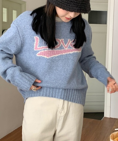 LYEON（リヨン）の「Loveジャガードニットプルオーバー（ニット/セーター・レディース・ブルー/グレー・FREE）」の4枚目の写真